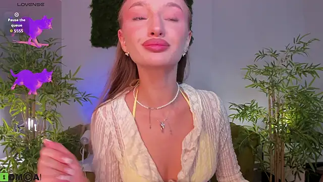 Snapshot of miiss__lulu chatting on June 26, 1:11 am miiss lulu online show from June 26, 1:11 am