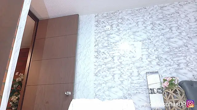 Snapshot of nicollesofia2 chatting on July 1, 4:13 am nicollesofia2 online show from July 1, 4:13 am