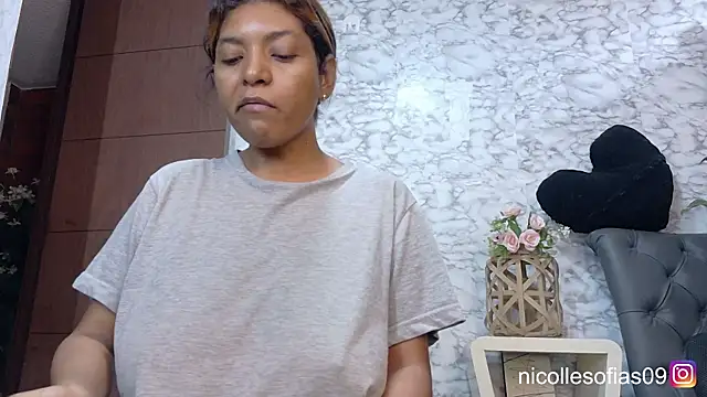 Snapshot of nicollesofia2 chatting on June 9, 5:25 pm nicollesofia2 online show from June 9, 5:25 pm