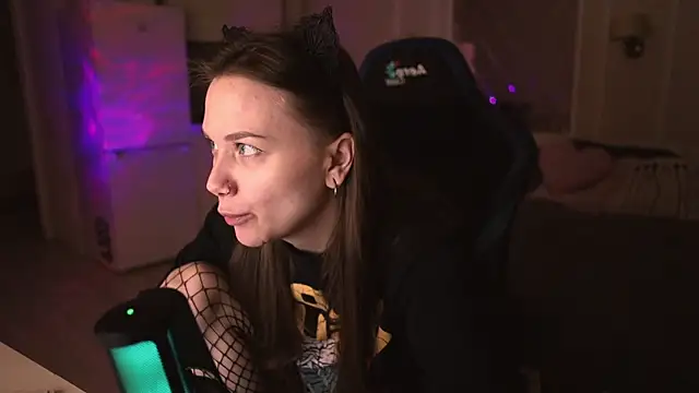 alexa feels  online show from March 15, 6:43 pm