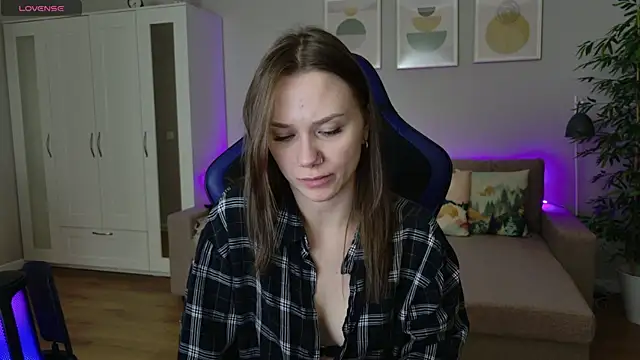 alexa feels  online show from April 3, 3:51 pm