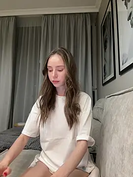 RosieMills online show from March 1, 5:13 pm