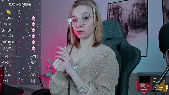 Snapshot of PhilippaAdamas chatting on February 20, 5:44 am PhilippaAdamas online show from February 20, 5:44 am