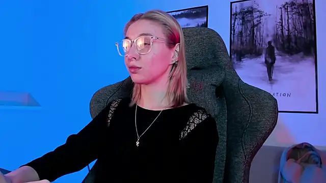 Snapshot of PhilippaAdamas chatting on March 6, 8:52 am PhilippaAdamas online show from March 6, 8:52 am