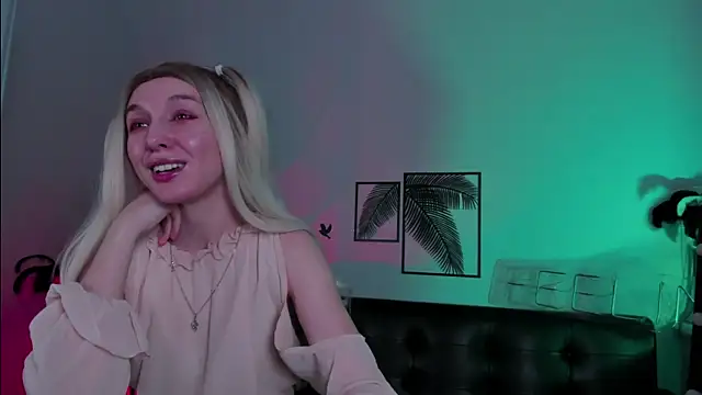 Snapshot of PhilippaAdamas chatting on March 13, 5:43 am PhilippaAdamas online show from March 13, 5:43 am