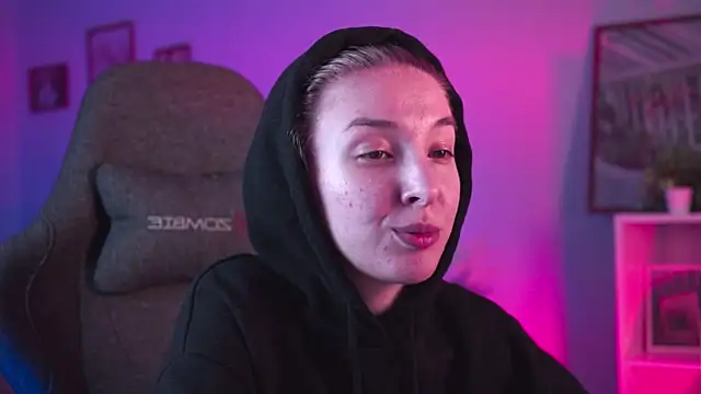 Snapshot of PhilippaAdamas chatting on February 23, 9:00 am PhilippaAdamas online show from February 23, 9:00 am