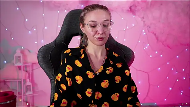 Snapshot of PhilippaAdamas chatting on March 8, 8:11 am PhilippaAdamas online show from March 8, 8:11 am