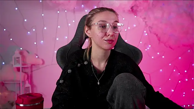 Snapshot of PhilippaAdamas chatting on March 8, 5:07 am PhilippaAdamas online show from March 8, 5:07 am