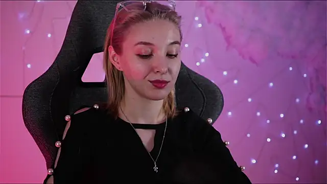 Snapshot of PhilippaAdamas chatting on February 27, 5:40 am PhilippaAdamas online show from February 27, 5:40 am