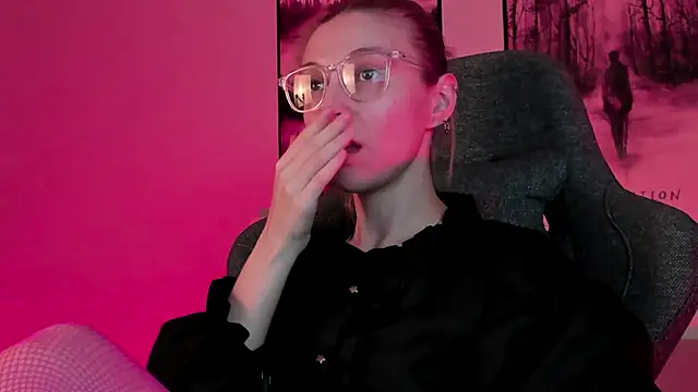 Snapshot of PhilippaAdamas chatting on March 7, 2:15 am PhilippaAdamas online show from March 7, 2:15 am