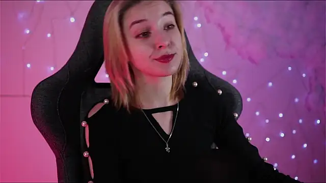 Snapshot of PhilippaAdamas chatting on February 27, 2:35 am PhilippaAdamas online show from February 27, 2:35 am