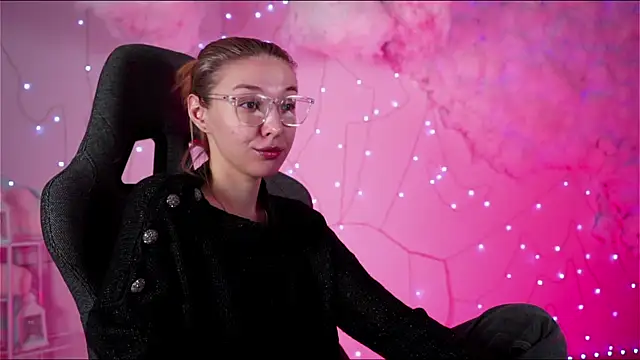 Snapshot of PhilippaAdamas chatting on March 8, 2:01 am PhilippaAdamas online show from March 8, 2:01 am