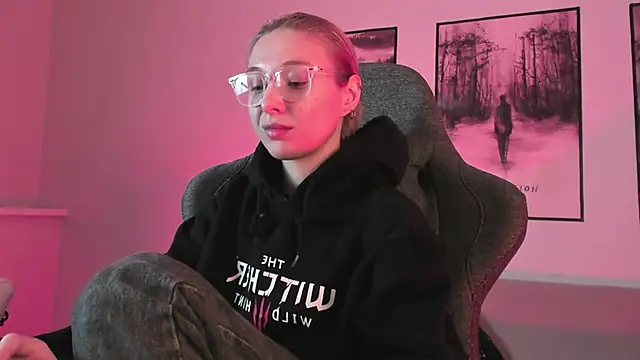 Snapshot of PhilippaAdamas chatting on March 1, 5:42 am PhilippaAdamas online show from March 1, 5:42 am