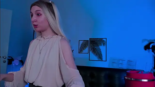 Snapshot of PhilippaAdamas chatting on March 13, 2:38 am PhilippaAdamas online show from March 13, 2:38 am