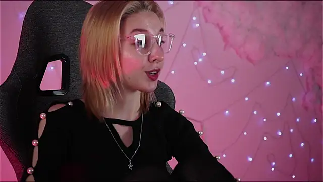 Snapshot of PhilippaAdamas chatting on February 27, 8:46 am PhilippaAdamas online show from February 27, 8:46 am