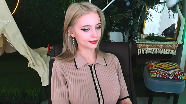 LeonaStane online show from December 3, 5:56 pm