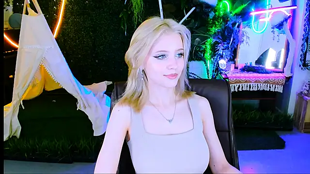 LeonaStane online show from November 14, 6:00 pm