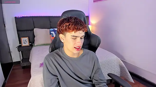 Aiiden 15 online show from November 26, 12:49 pm