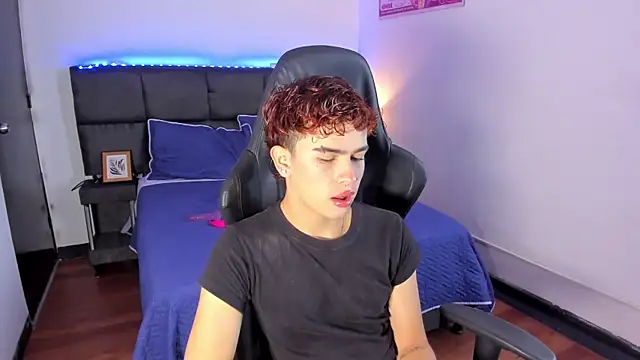 Aiiden 15 online show from November 28, 12:49 pm