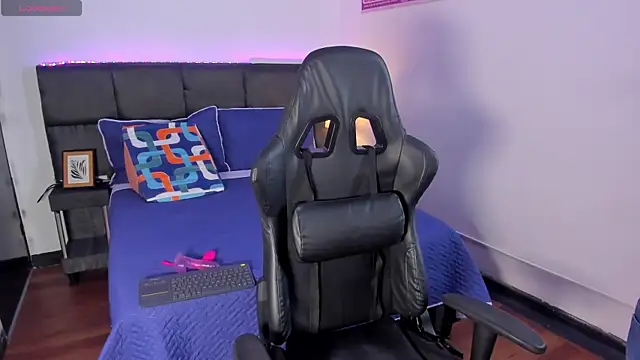 Aiiden 15 online show from December 4, 12:59 pm