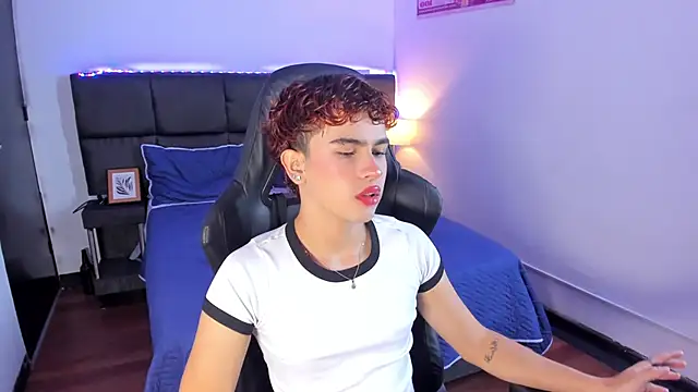 Aiiden 15 online show from November 29, 12:49 pm