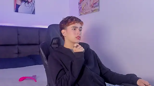 Aiiden 15 online show from October 25, 1:23 pm