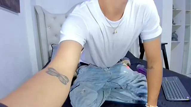 Aiiden 15 online show from November 7, 7:18 pm