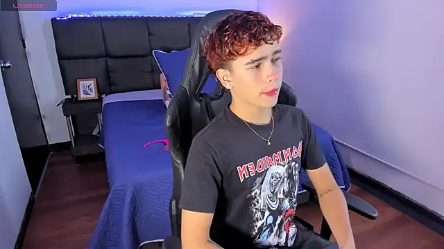 Aiiden 15 online show from November 27, 12:38 pm