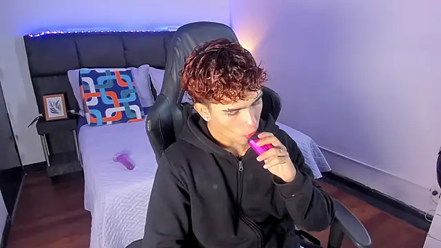 Aiiden 15 online show from December 2, 12:51 pm