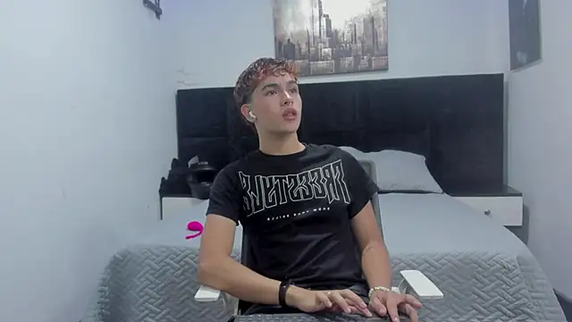 Aiiden 15 online show from October 22, 12:48 pm