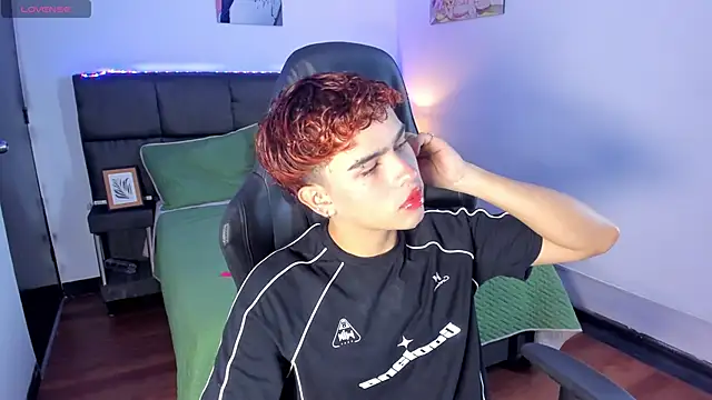 Aiiden 15 online show from November 20, 12:39 pm