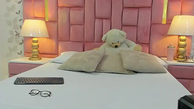 ArianaFranco online show from March 25, 1:10 pm