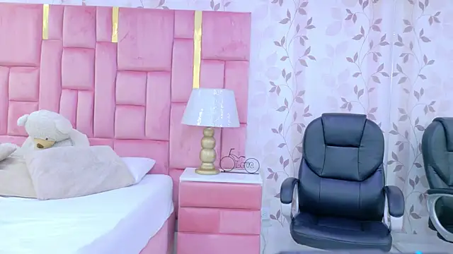 ArianaFranco online show from May 9, 10:35 pm