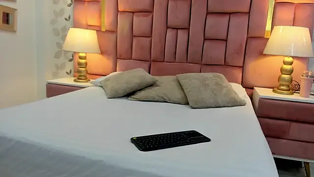 ArianaFranco online show from April 9, 1:50 pm