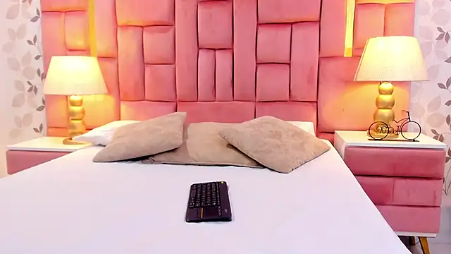 ArianaFranco online show from April 13, 1:59 pm