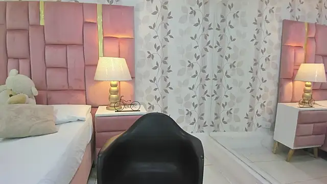 ArianaFranco online show from March 5, 1:30 pm