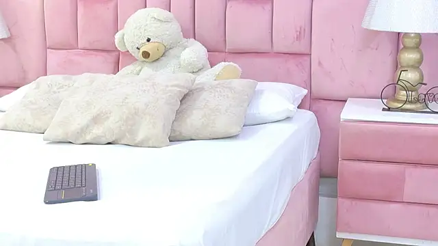 Snapshot of ArianaFranco chatting on July 15, 12:56 pm ArianaFranco online show from July 15, 12:56 pm
