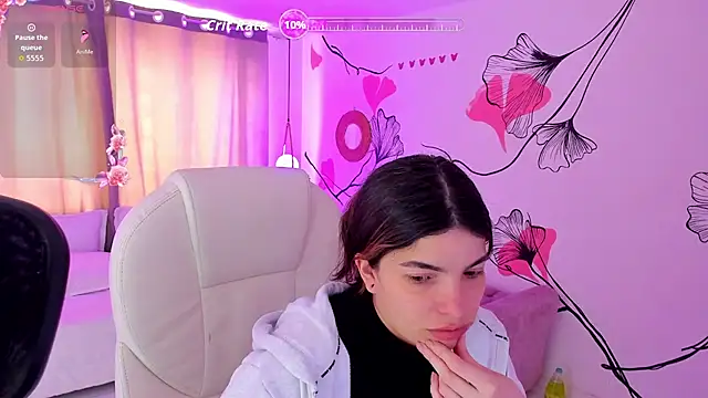 Isabela Fiorelli online show from June 6, 1:49 pm