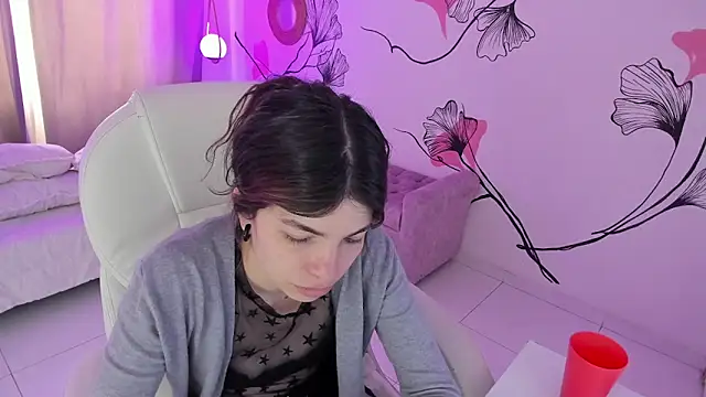 Isabela Fiorelli online show from April 19, 1:34 pm