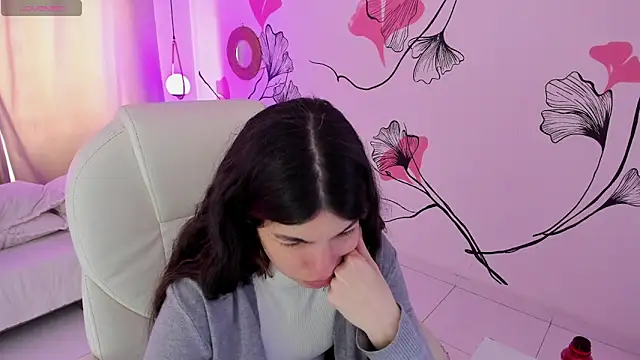 Isabela Fiorelli online show from April 28, 1:37 pm