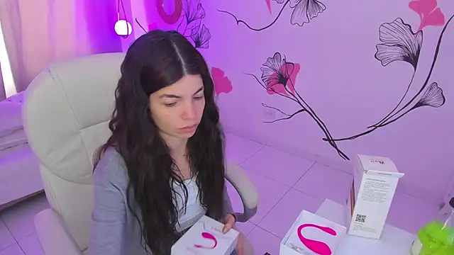 Isabela Fiorelli online show from December 4, 1:10 pm