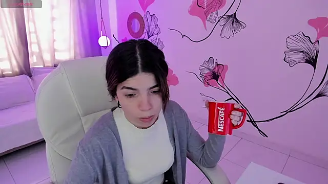 Isabela Fiorelli online show from April 12, 1:14 pm