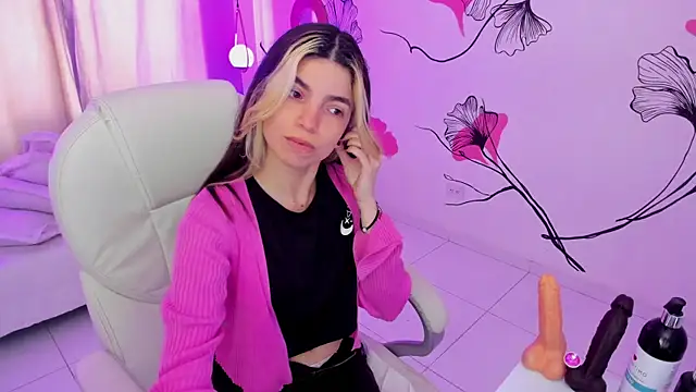 Isabela Fiorelli online show from November 20, 1:01 pm