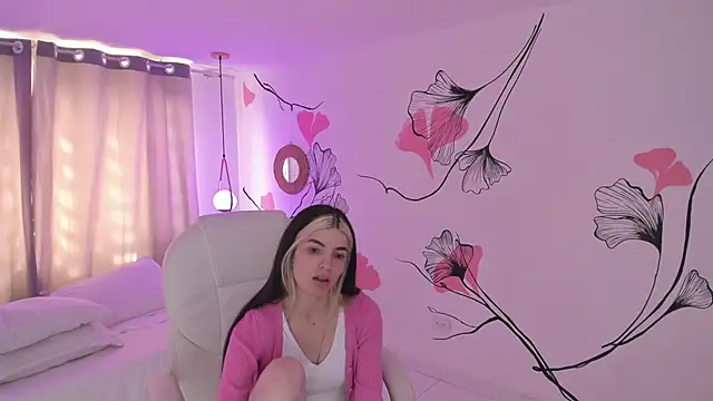 Isabela Fiorelli online show from September 20, 1:49 pm