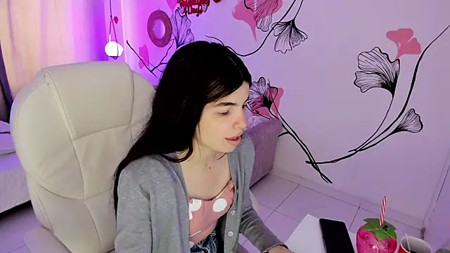 Isabela Fiorelli online show from February 17, 1:08 pm