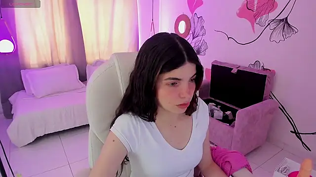 Isabela Fiorelli online show from May 11, 2:45 pm
