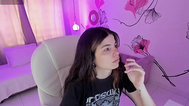 Isabela Fiorelli online show from April 14, 1:16 pm