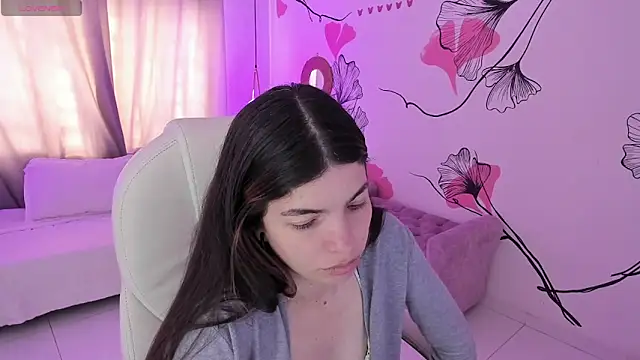 Isabela Fiorelli online show from May 28, 1:39 pm