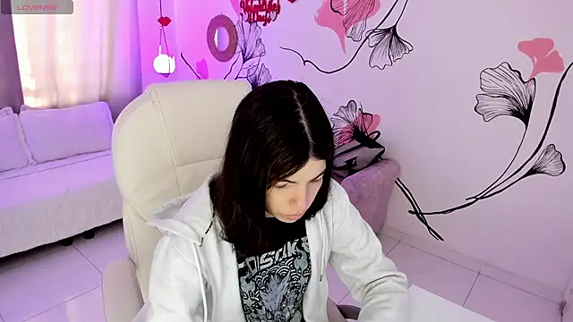 Isabela Fiorelli online show from February 10, 1:10 pm