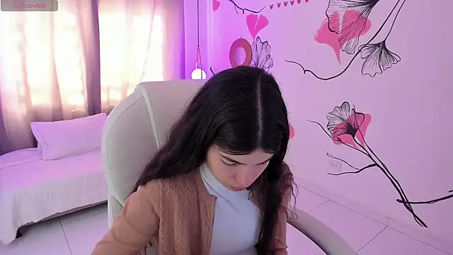 Isabela Fiorelli online show from May 21, 1:41 pm